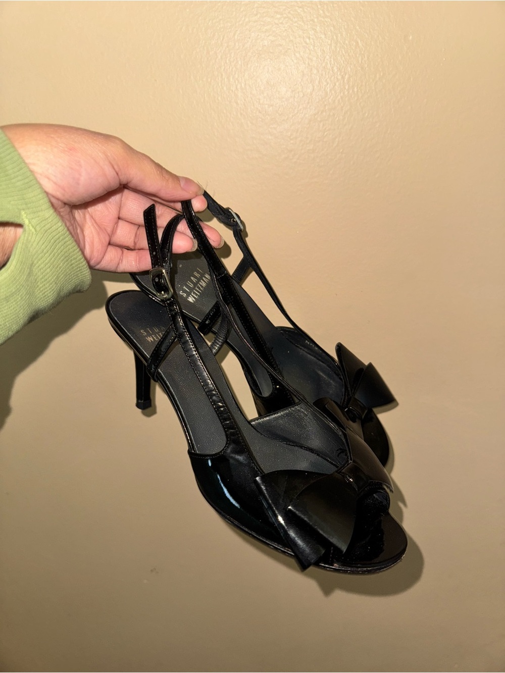 stuart weitzman patent bow kitten heels
